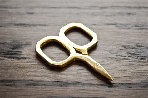 Magical scissors gold